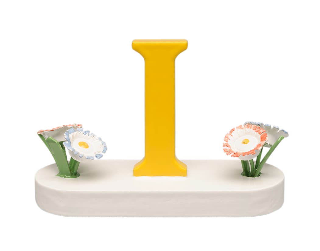 Buchstabe I, mit Blumen