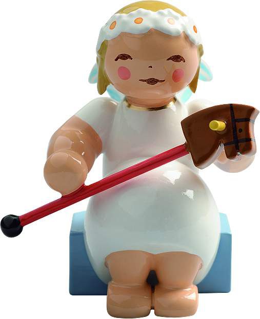 Margeritenengel sitzend mit Steckenpferd