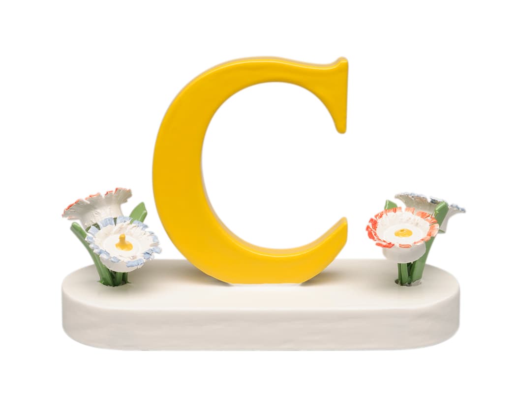 Buchstabe C, mit Blumen
