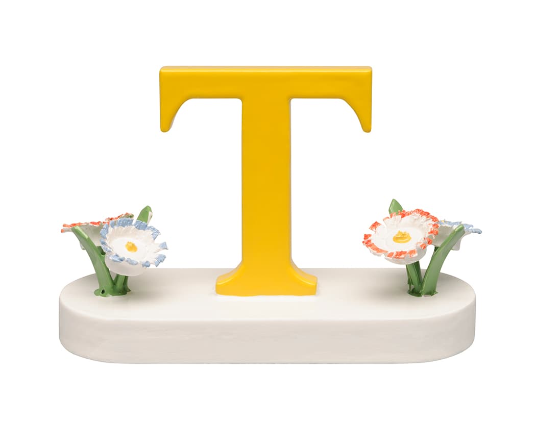 Buchstabe T, mit Blume
