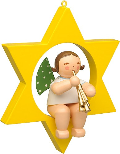 Engel mit Schalmei im Stern