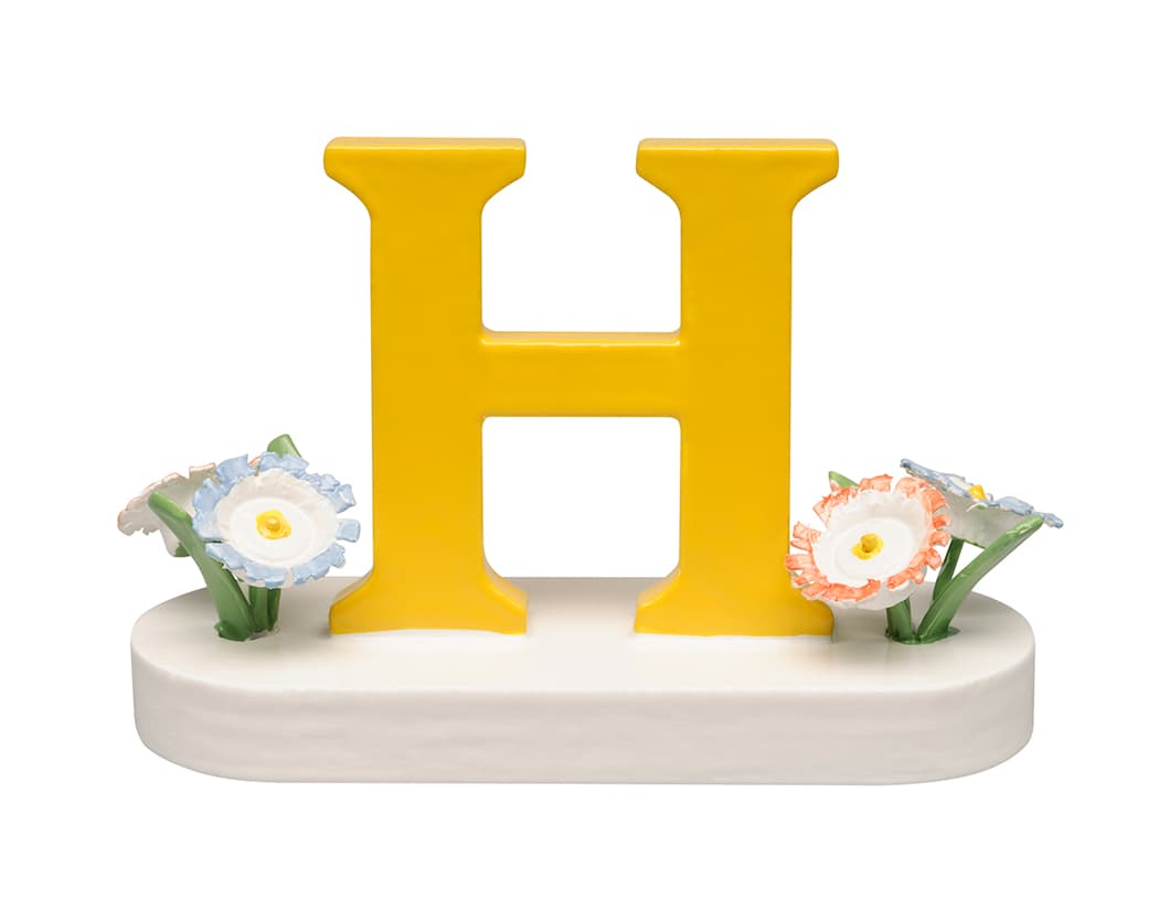 Buchstabe H, mit Blumen