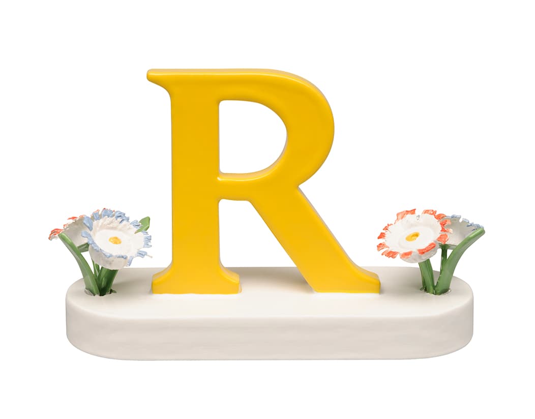Buchstabe R, mit Blume
