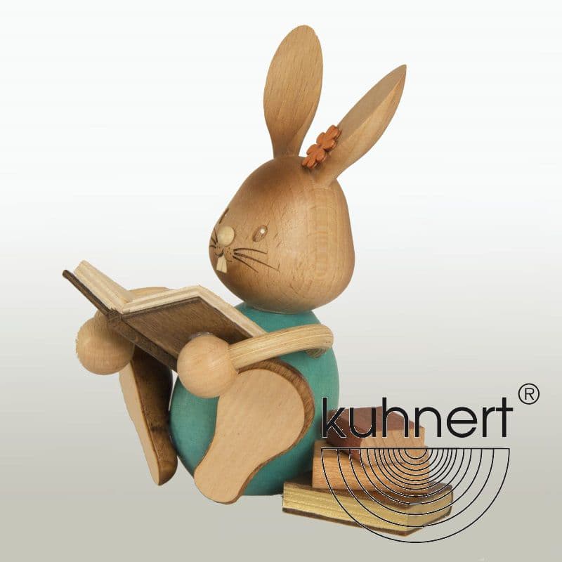 Stupsi Hase mit Büchern