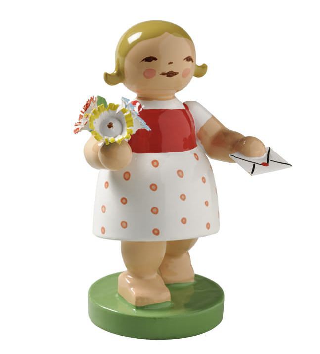 Gratulantin mit Brief und Blume