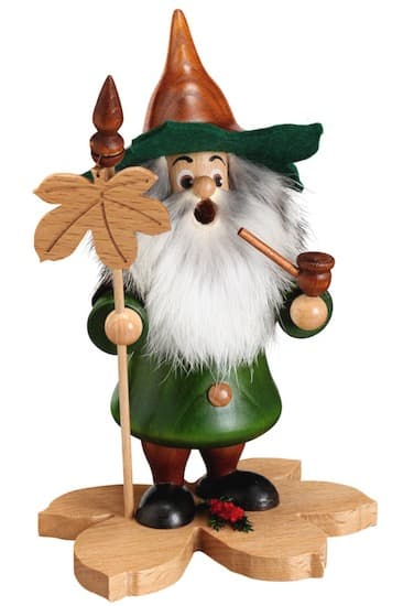 Räuchermann Baumwichtel auf Kastanienblatt