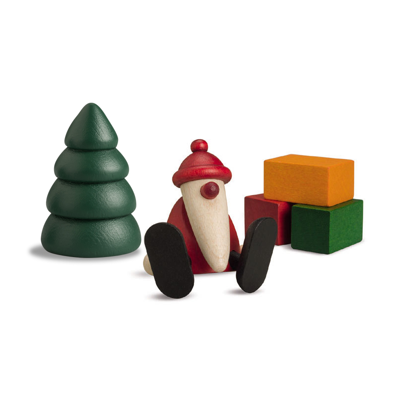 Weihnachtsmann auf Kante sitzend mit Baum und Geschenken
