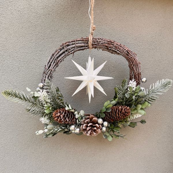 Original Herrnhuter Stern in Dekokranz - weiß