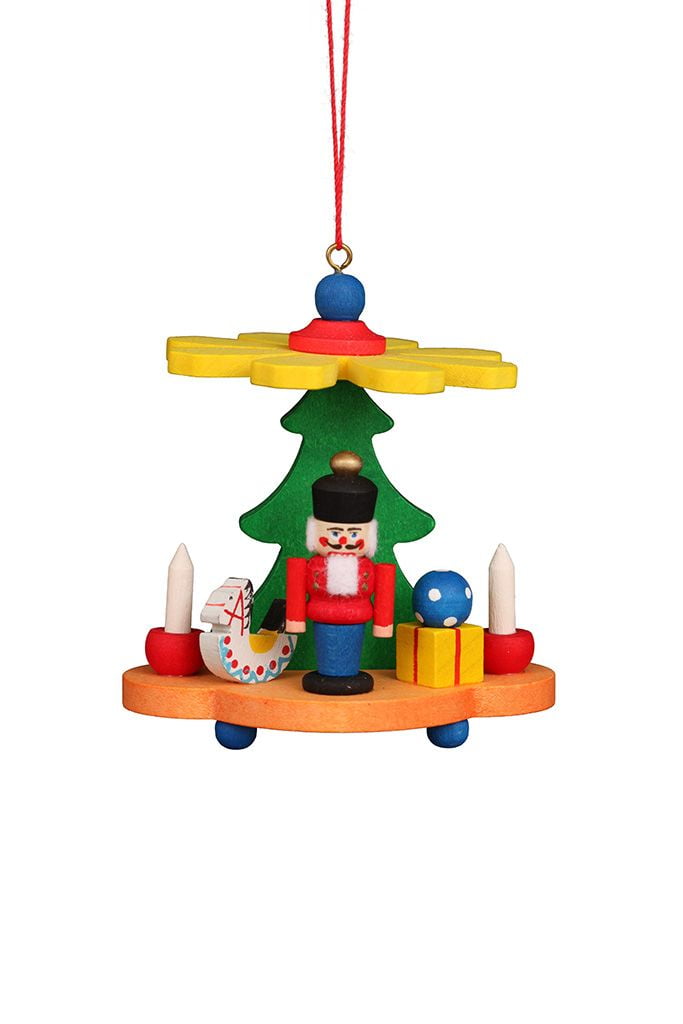 Baumbehang Pyramide mit Schneemann
