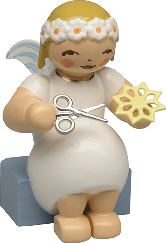 Margeritenengel sitzend mit Papierstern