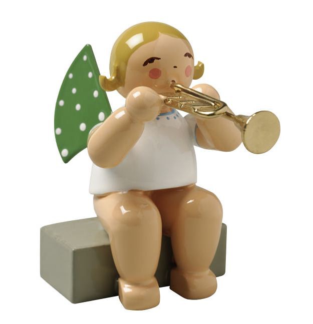 Engel mit Trompete sitzend