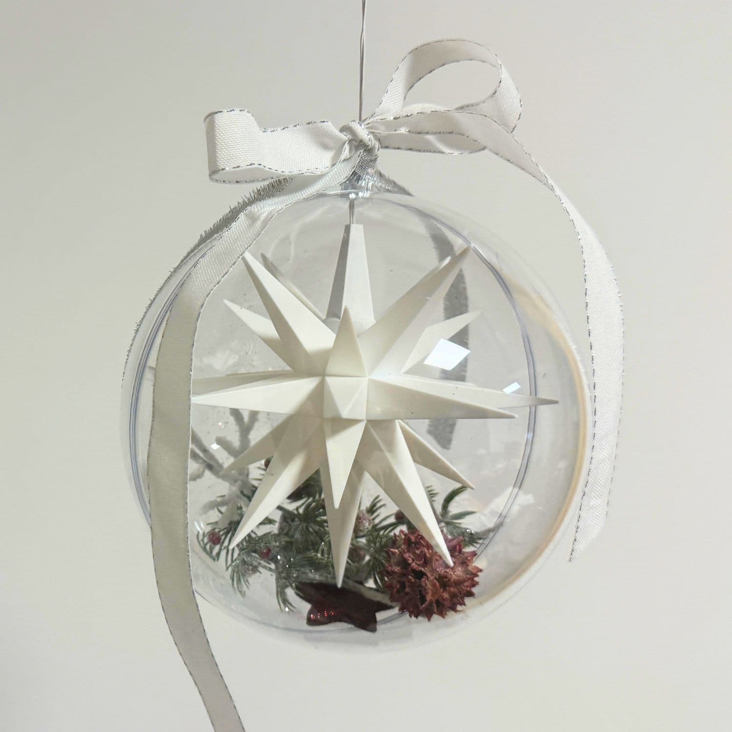 Original Herrnhuter Stern in Weihnachtskugel - weiß