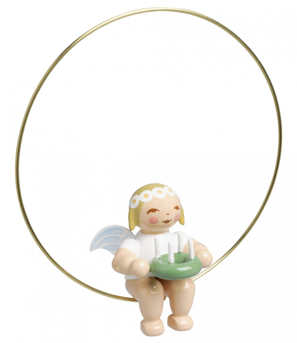 Margeritenengel im Ring mit Kranz