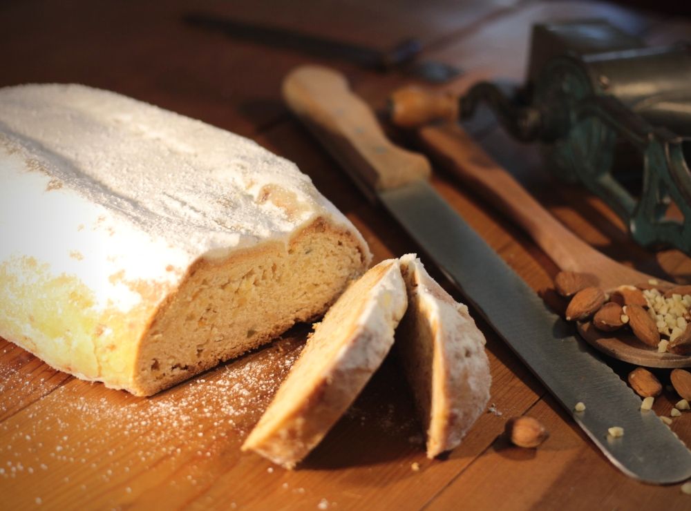 Mandelstollen 1,0 kg im Stollenkarton