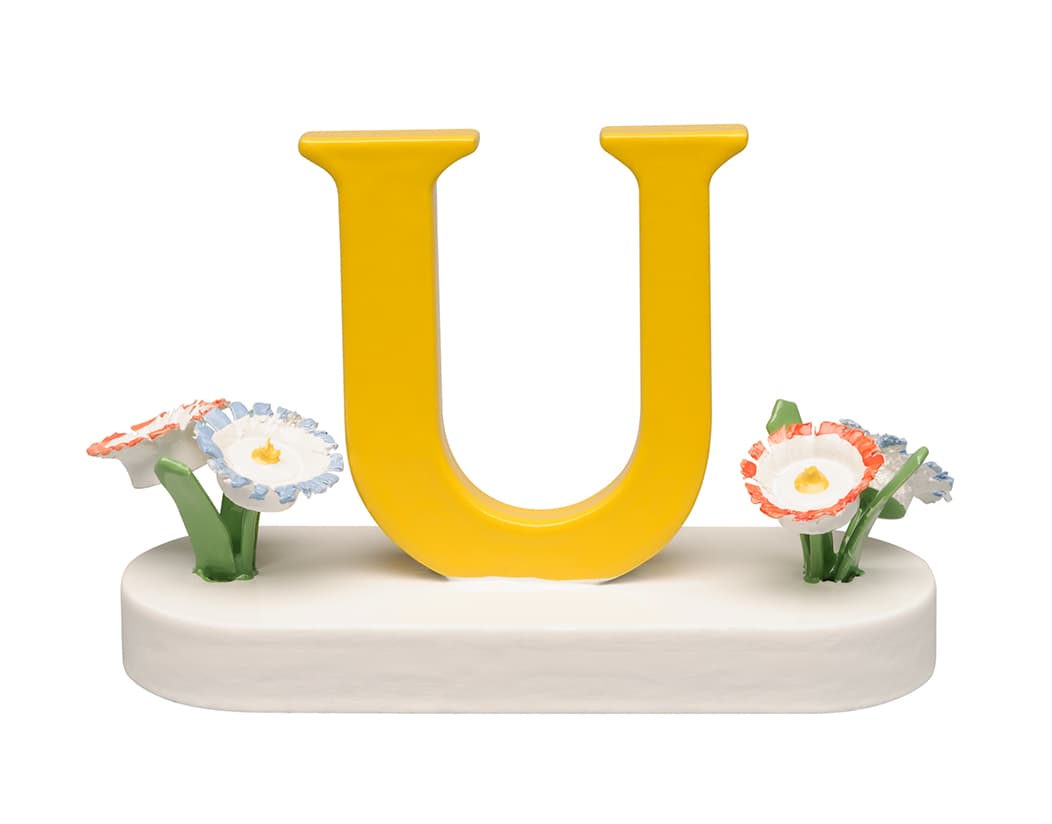 Buchstabe U, mit Blume