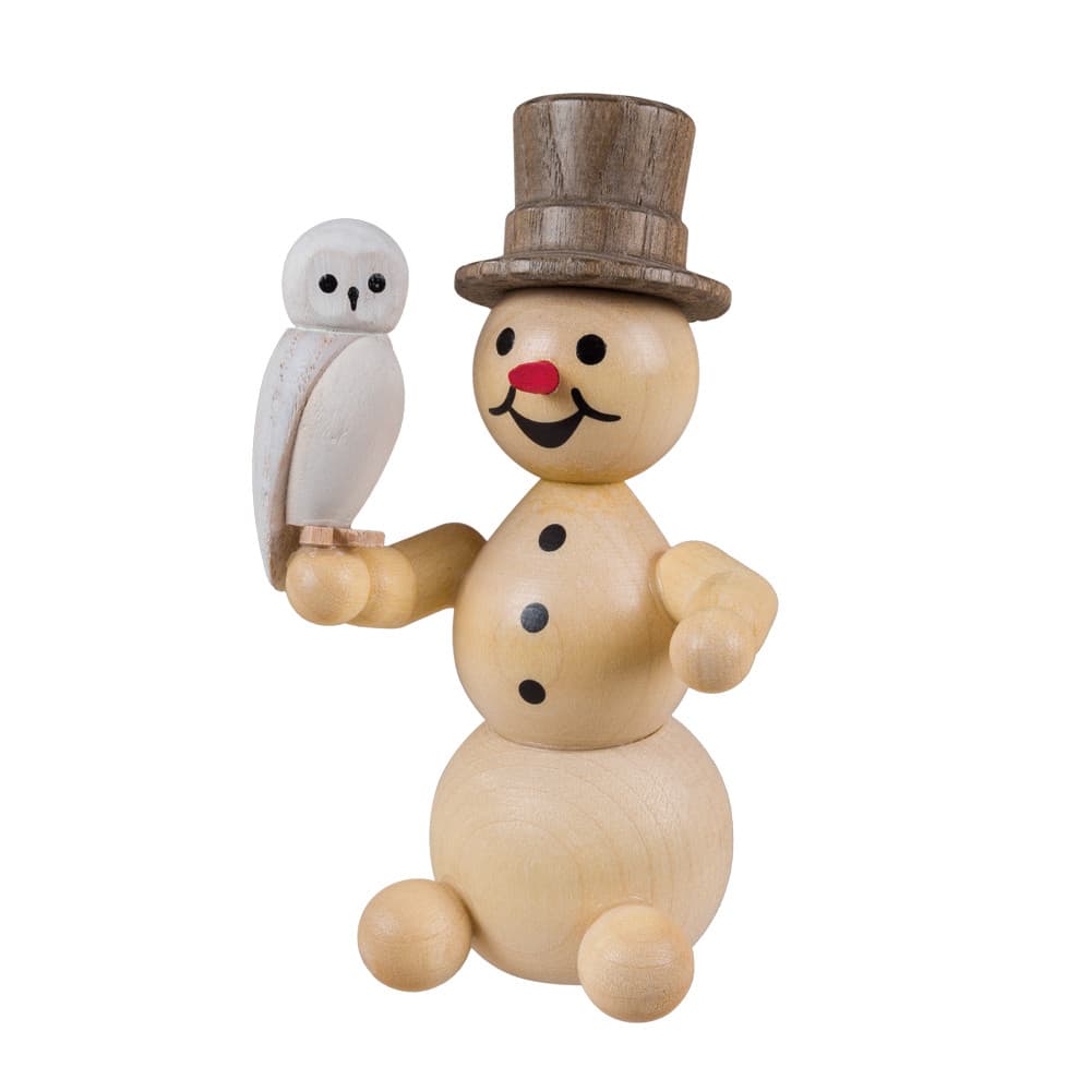 Schneemann mit Schneeeule sitzend