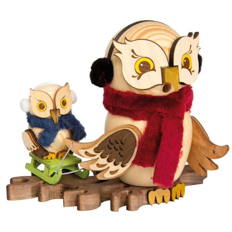 Rauchfigur Eule Schlittenfahrt mit Kind