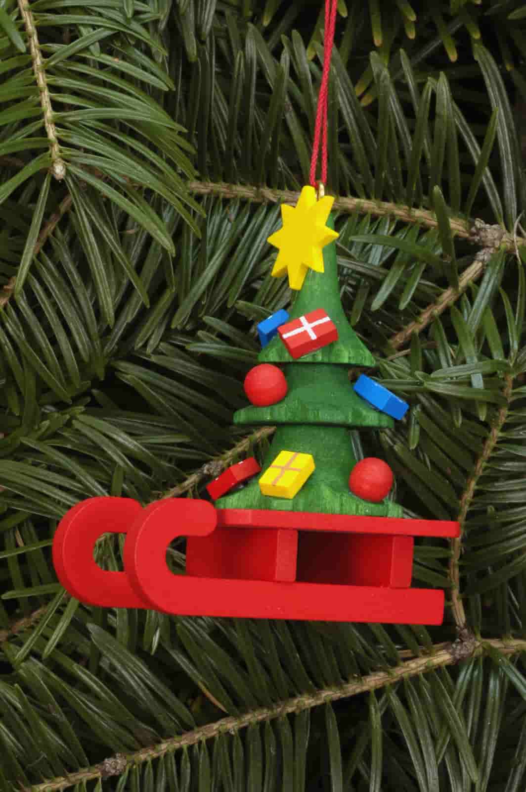 Baumbehang Schlitten mit Christbaum - Auslaufartikel