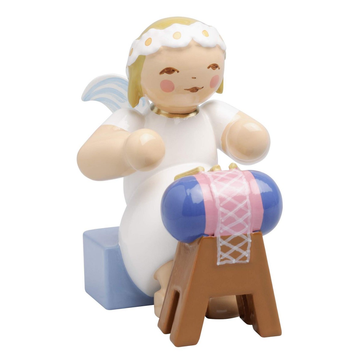 Margeritenengel sitzend mit Klöppelsack