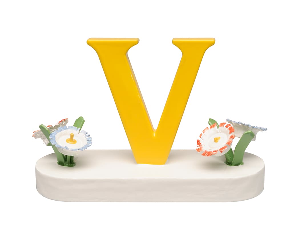 Buchstabe V, mit Blume